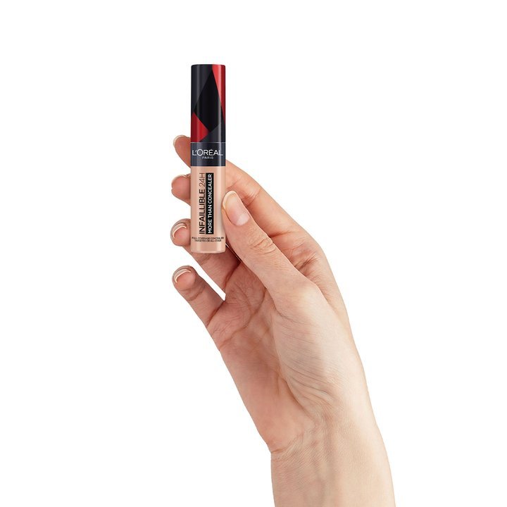 Corrector Cara Product In Hand