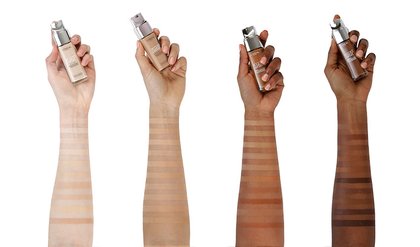 Base de maquillaje Muestra en brazo de la base de maquillaje moldeable True Match 1